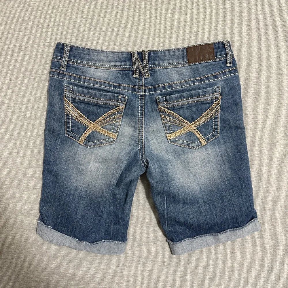 Rue21 Distressed Bermuda Denim Shorts Womens Size 9/10 Blue Cuffed Ripped